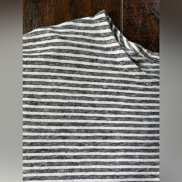 All Saints loose white/navy striped t-shirt in size S/M - Picture 6 of 7
